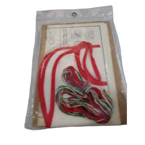 Wee Winsomes Willies Bib Christmas Cross Stitch Kit Elf Puppy Dog 1984 New - Picture 4 of 9